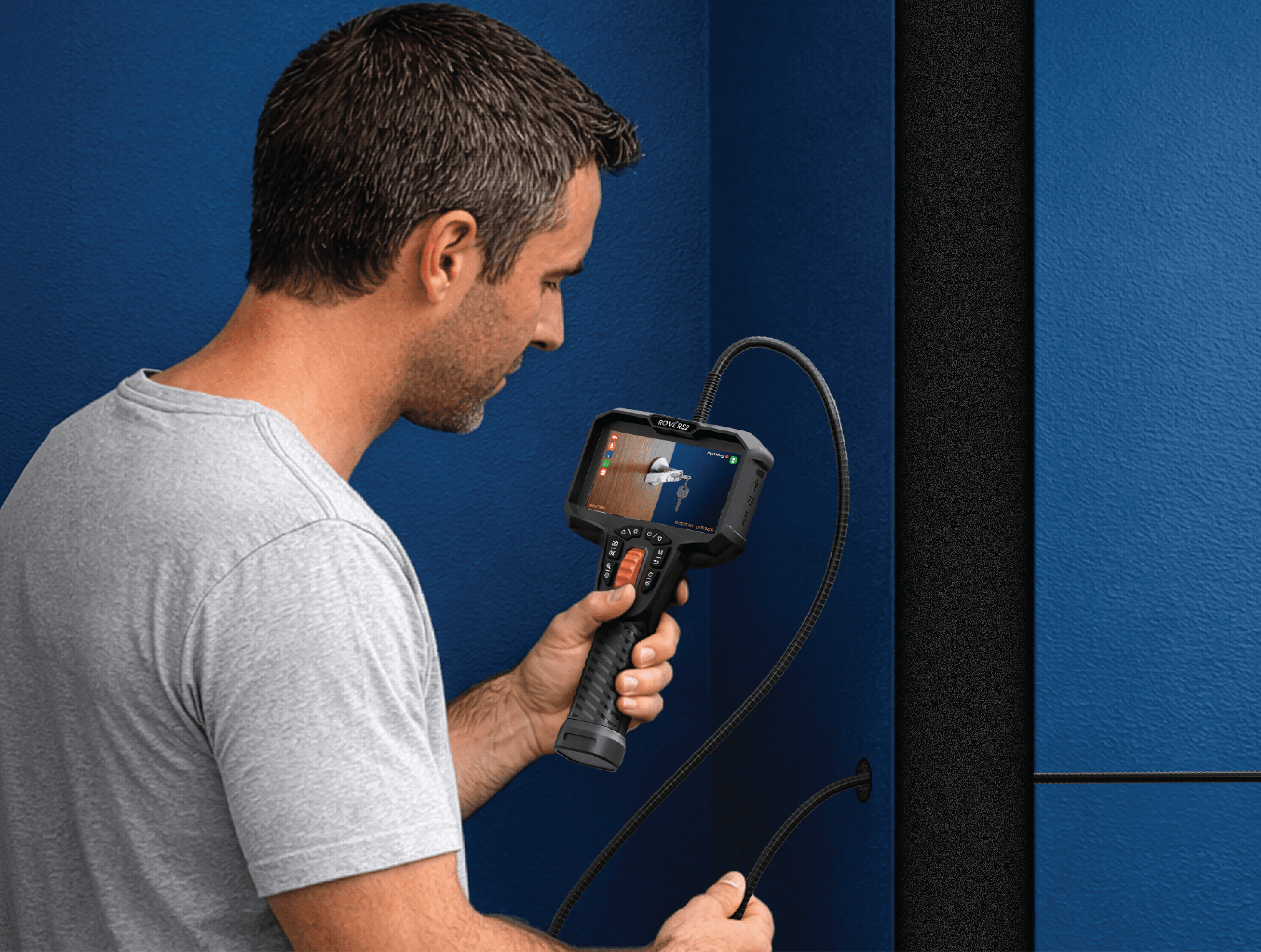 Technician using RS2 with extended 1.6 m gooseneck against a wall